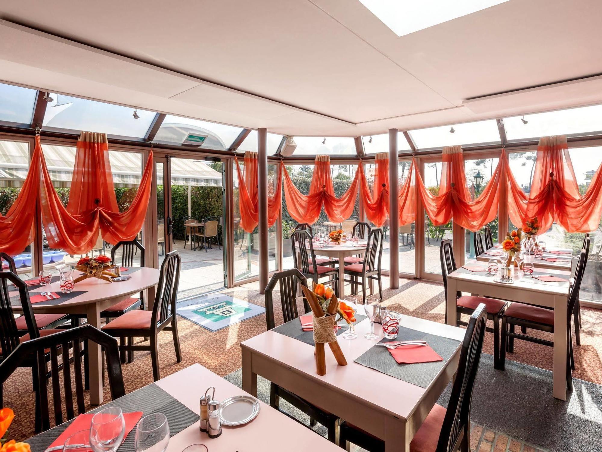 Logis Hotel Horus Restaurant Les Bruyeres Toulenne Kültér fotó