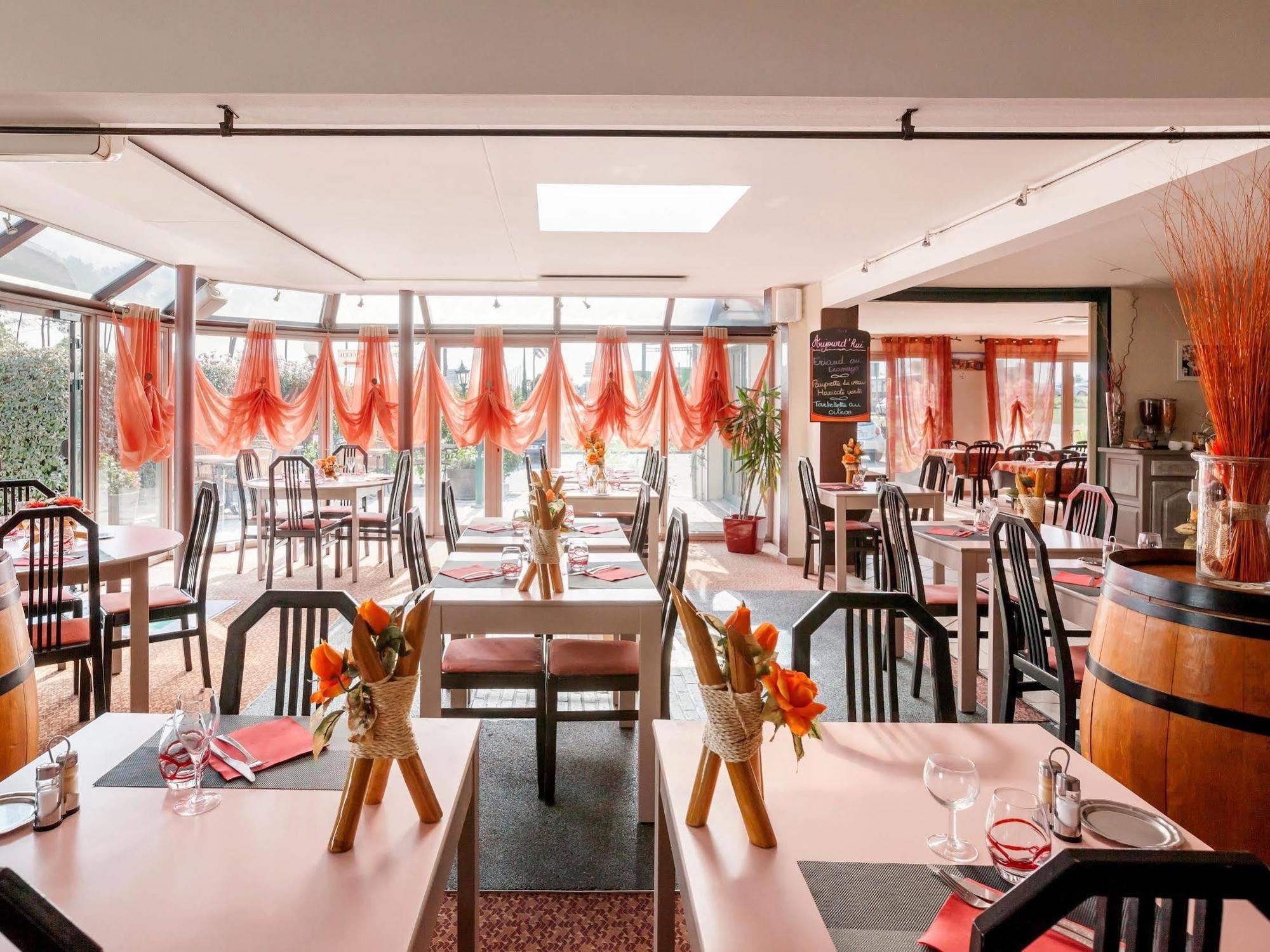 Logis Hotel Horus Restaurant Les Bruyeres Toulenne Kültér fotó